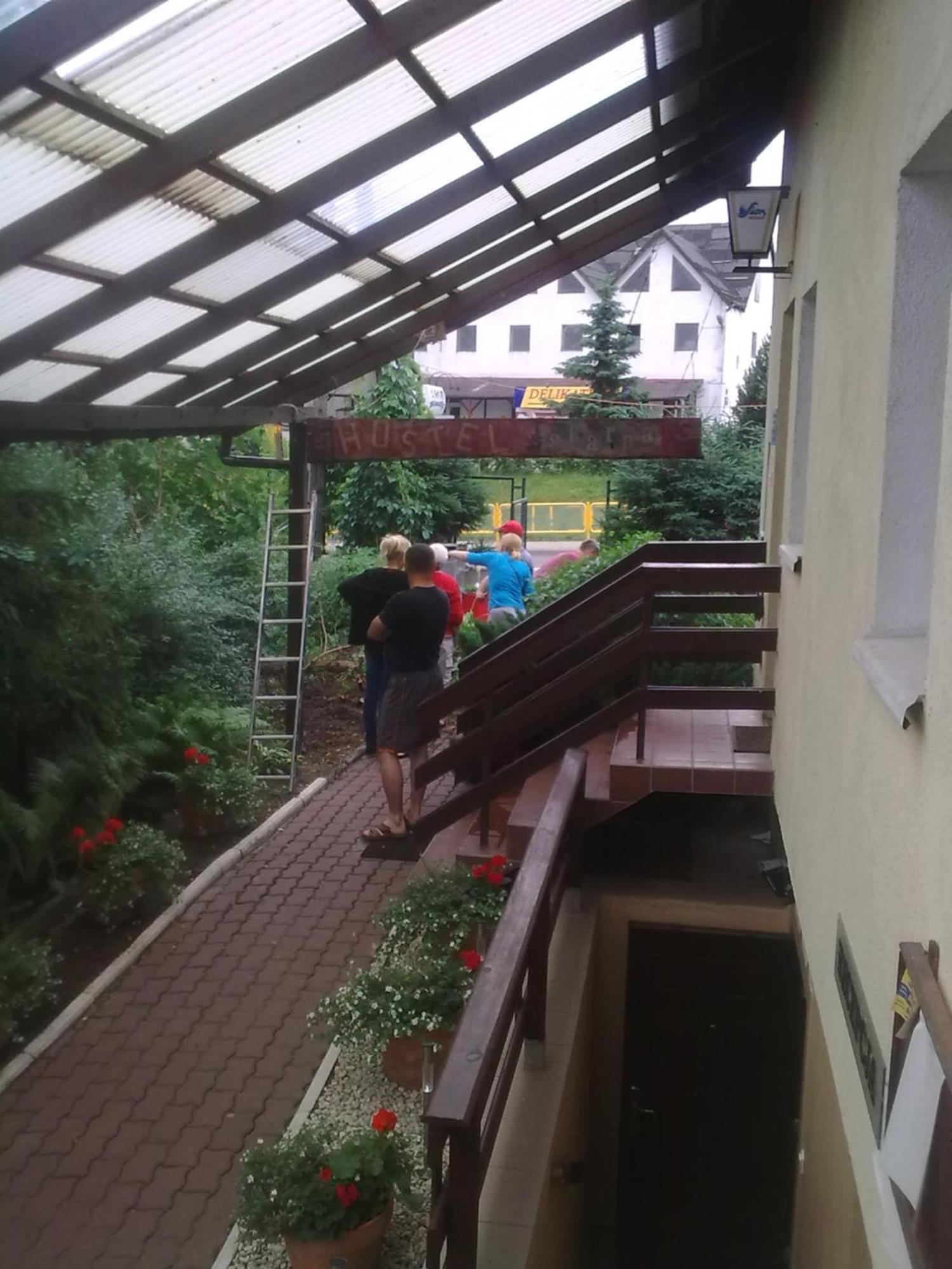 Apartamenty, Pokoje, Noclegi Pracownicze " Skarpa" Вилкаси Екстериор снимка
