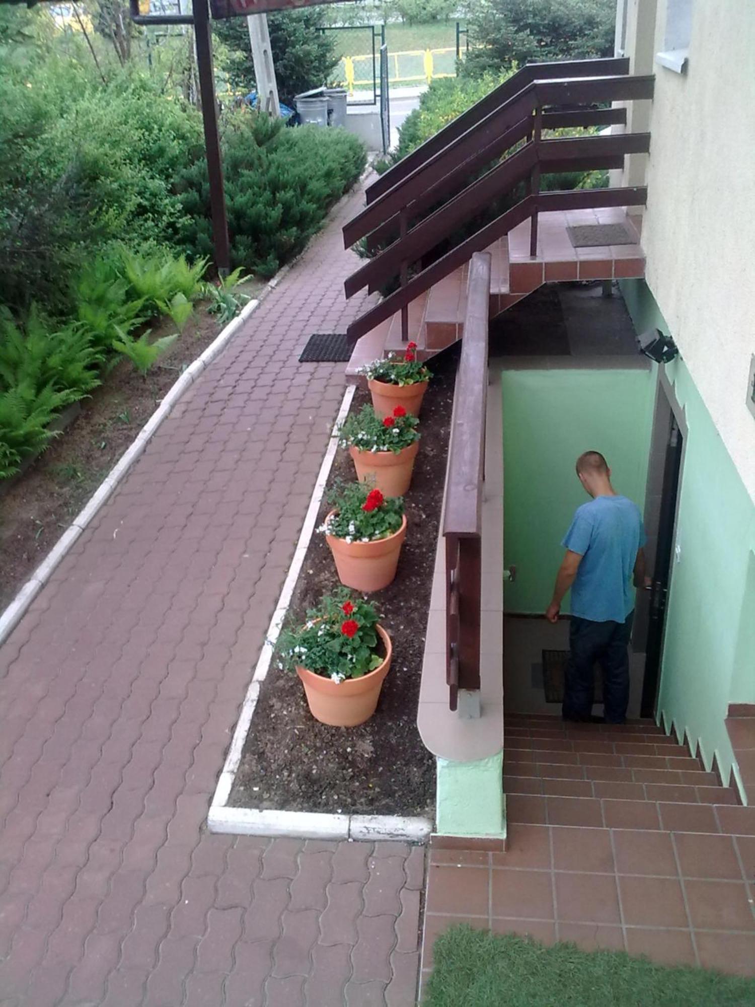 Apartamenty, Pokoje, Noclegi Pracownicze " Skarpa" Вилкаси Екстериор снимка