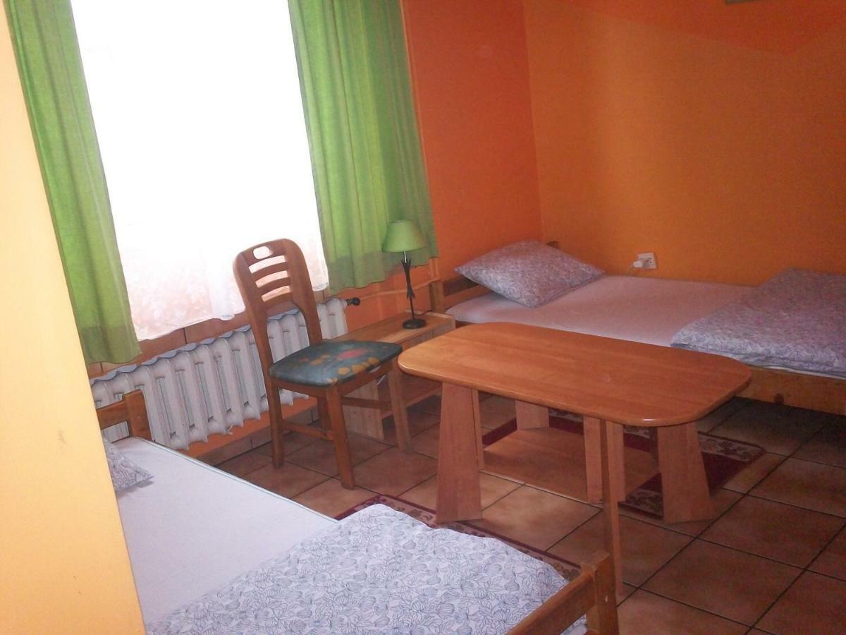 Apartamenty, Pokoje, Noclegi Pracownicze " Skarpa" Вилкаси Екстериор снимка